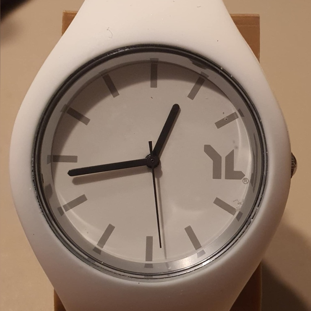 🦋10/$20🦋 Silver/White Silicone Women's Watch